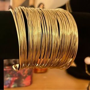 GREAT CONDITION!!! Gold Plated, Wide Wire Cuff Bracelet. Adjustable.